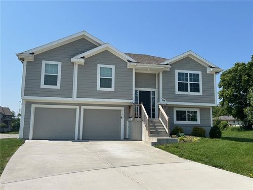21800 Southcreek Rd, Peculiar, MO, 64078-7829 | Card Image