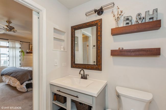 1073 Oswego Rd, Home with 2 bedrooms, 1 bathrooms and null parking in Naperville IL | Image 8