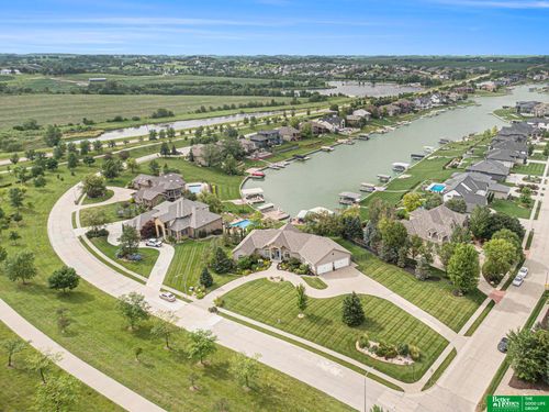 17808 S Reflection Ave, Bennington, NE, 68007-5727 | Card Image