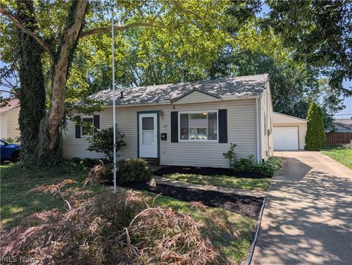 322 Pasadena Ave, Elyria, OH, 44035-3942 | Card Image