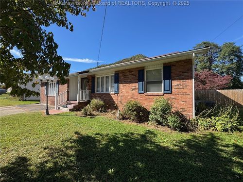 6 Little Dog Ln, Mount Carbon, WV, 25139 | Card Image
