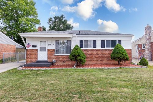 17970 S Wind Dr, Fraser, MI, 48026-2449 | Card Image