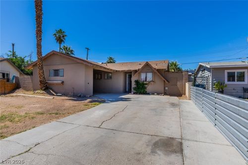 1908 Willoughby Ave, Las Vegas, NV, 89101-2247 | Card Image