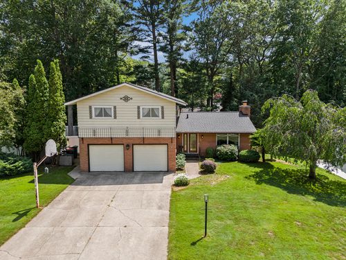 2471 Norcrest Dr, Norton Shores, MI, 49441-4450 | Card Image