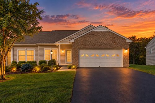 4322 Garstview Cir, Roanoke, VA, 24018-3198 | Card Image