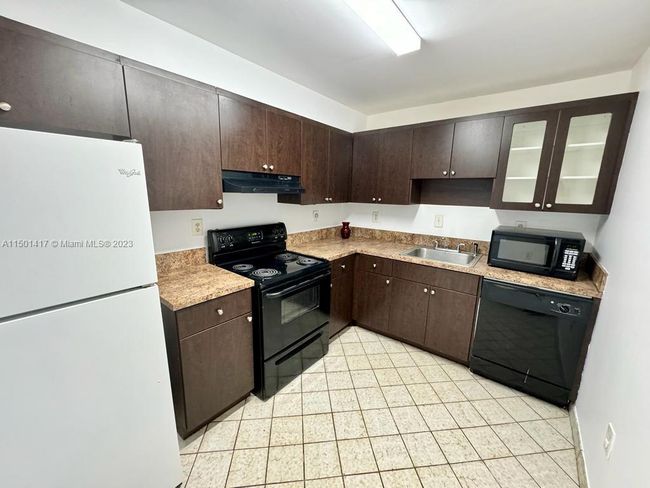 APT-214 - 7300 Nw 17 Th St, Condo with 2 bedrooms, 2 bathrooms and null parking in Plantation FL | Image 11