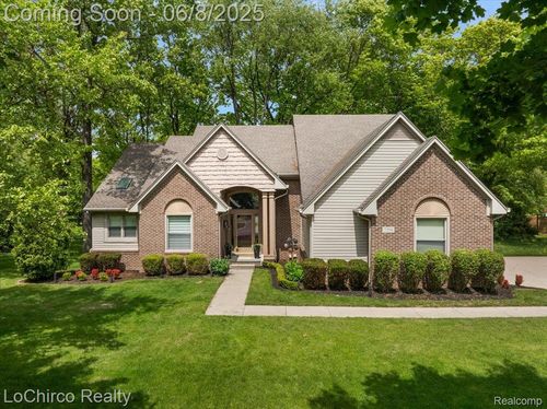 7394 Water Oaks, Orchard Lake, MI, 48324-2484 | Card Image