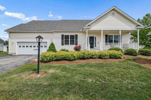 5 Davenport Dr, Londonderry, NH, 03053-3568 | Card Image