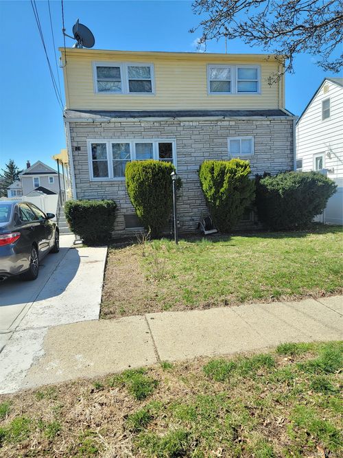 521 N 7th St, New Hyde Park, NY, 11040-3028 | Card Image