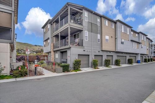 29464 Urbia Way, Hayward, CA, 94544-7747 | Card Image