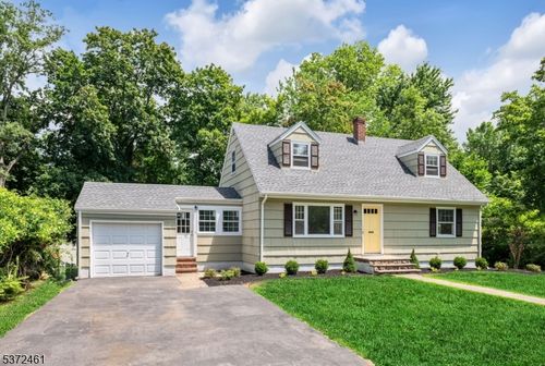 19 Sweetwood Ct, West Caldwell, NJ, 07006-7708 | Card Image