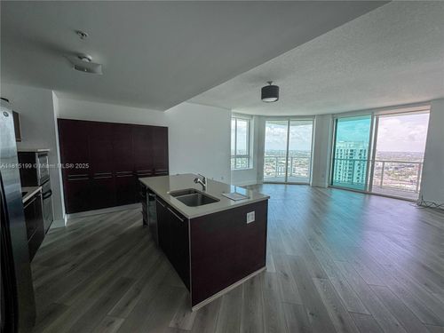 apt-3818-1900 N Bayshore Dr, Miami, FL, 33132-3021 | Card Image