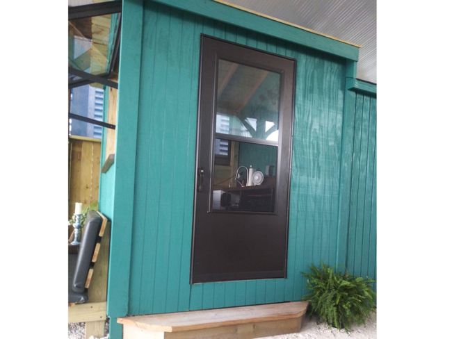 Cajun cookhouse has a second full bath attached. | Image 14