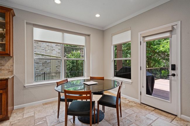 Kitchen Eating Area | Image 10