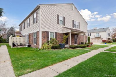 15763 N Franklin Drive, Condo with 2 bedrooms, 1 bathrooms and null parking in Clinton Twp MI | Image 2