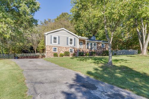 185 Honeysuckle Dr, Hendersonville, TN, 37075-9779 | Card Image