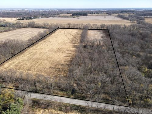 55824 County Line Rd, New Carlisle, IN, 46552-9627 | Card Image
