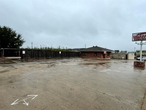 1401 E Berry St, Fort Worth, TX, 76119-3004 | Card Image