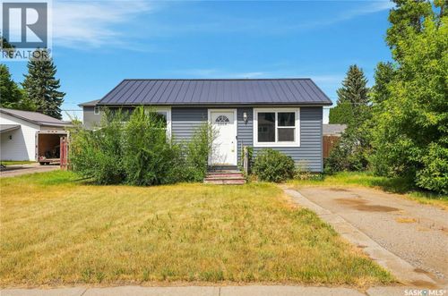 1014 Hastings St, Moose Jaw, SK, S6H5R8 | Card Image