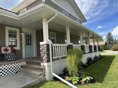 205 150 St W, House detached with 5 bedrooms, 3 bathrooms and 6 parking in Raymond AB | Image 1