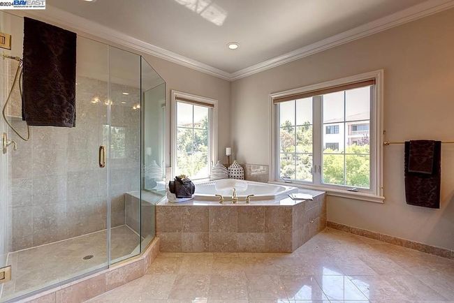 Primary Bathroom | Image 7