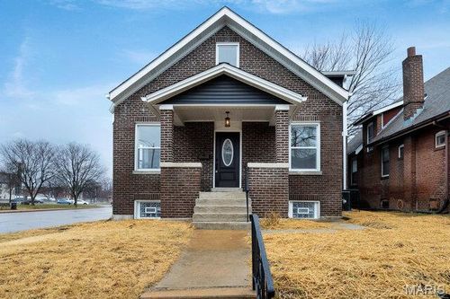 2 Lawn Pl, Saint Louis, MO, 63110-1417 | Card Image
