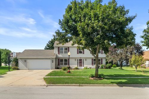 629 Two Rivers Dr, Mukwonago, WI, 53149-9540 | Card Image