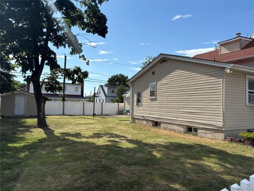 243 Biltmore Ave, Elmont, NY, 11003-1538 | Card Image