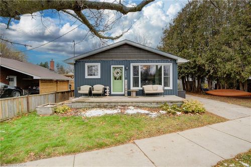 {{alt}} | Card Image