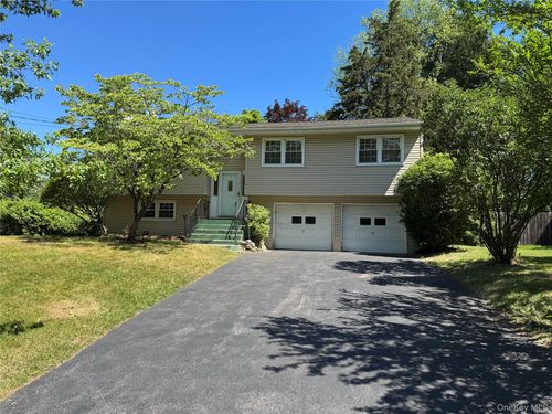 11 Lynbrook Rd, Poughkeepsie, NY, 12603-4622 | Card Image