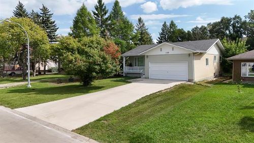 1122 Lee Blvd, Winnipeg, MB, R3T2P4 | Card Image