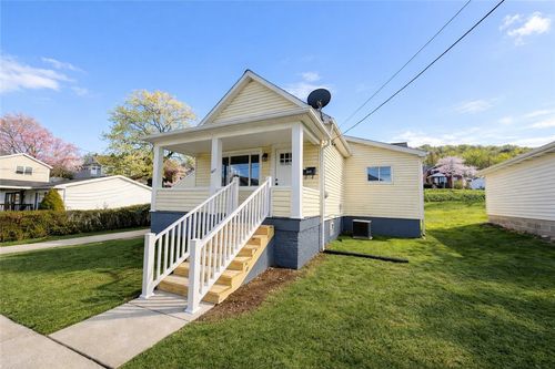 417 Division Ave, Ellwood City, PA, 16117-2810 | Card Image