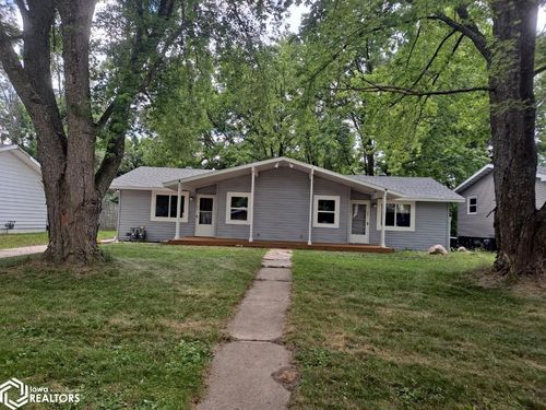 805 805 1/2 W 10th Street, Clear Lake, IA, 50428 | Card Image