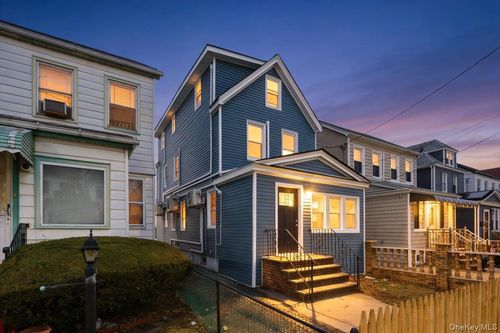 90-48 204th St, Hollis, NY, 11423-2725 | Card Image