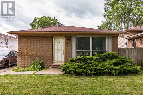 37 Gemini Dr, Hamilton, ON, L9C6R5 | Card Image