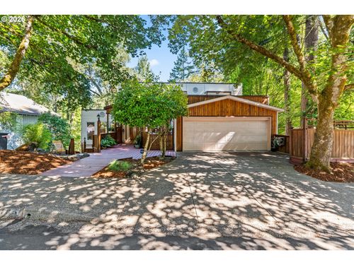 785 E 44th Ave, Eugene, OR, 97405-3903 | Card Image