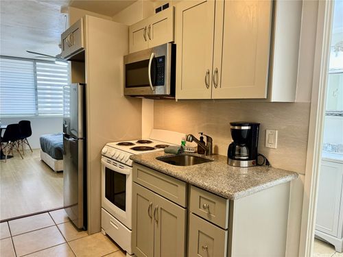 105-2442 Tusitala St, Honolulu, HI, 96815-3121 | Card Image