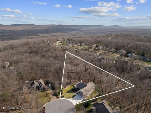 18 Maplewood Ct, Crossville, TN, 38558-2975 | Card Image