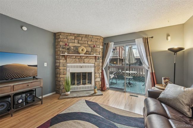 912 S Paris Ct, Townhouse with 2 bedrooms, 3 bathrooms and 2 parking in Aurora CO | Image 4