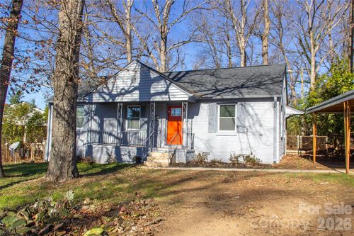 2854 Burbank Dr, Charlotte, NC, 28216-4403 | Card Image