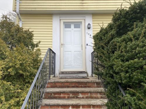 104 Wendell St, Winchester, MA, 01890-1649 | Card Image