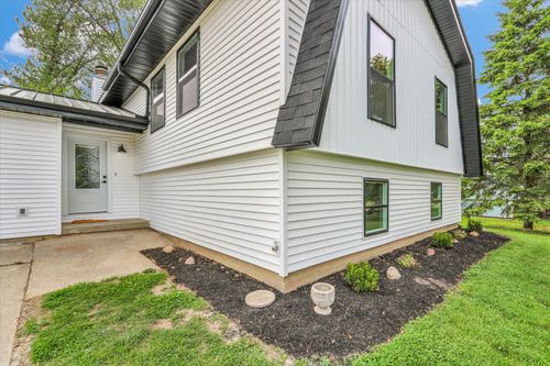 1801 Cindy Lynn St, Urbana, IL, 61802-7710 | Card Image