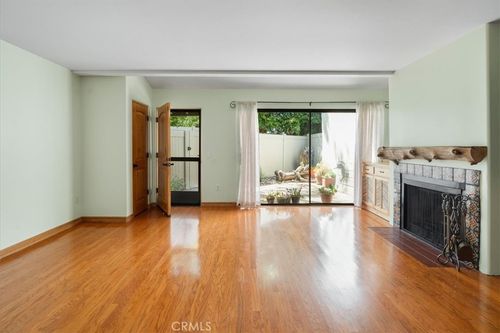 8-5249 Colodny Dr, Agoura Hills, CA, 91301-2637 | Card Image