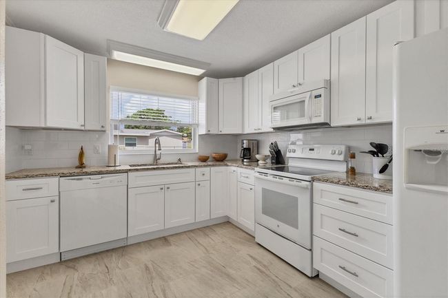 2402 33 Rd St W, House other with 3 bedrooms, 2 bathrooms and null parking in BRADENTON FL | Image 9