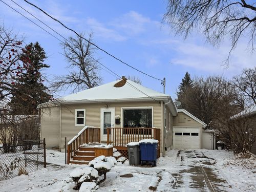 912 3rd Ave N, Moorhead, MN, 56560-2007 | Card Image