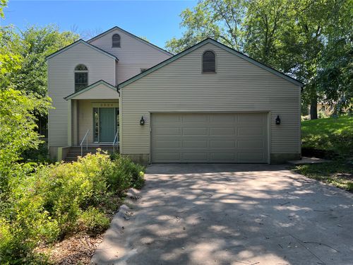 2624 Bluffwood Cir, Iowa City, IA, 52245-3513 | Card Image