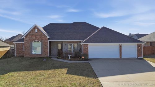 420 N Parkhill Loop, Bartlesville, OK, 74006-9106 | Card Image