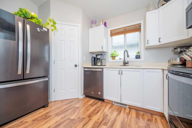 6205 90 Street, Home with 3 bedrooms, 2 bathrooms and 4 parking in Grande Prairie AB | Image 7