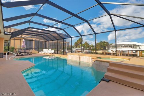 562 Goldcoast Ct, MARCO ISLAND, FL, 34145-3815 | Card Image