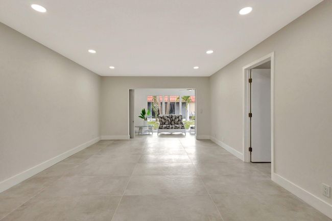 733 Nantucket Cir, Condo with 2 bedrooms, 2 bathrooms and null parking in Lake Worth FL | Image 8